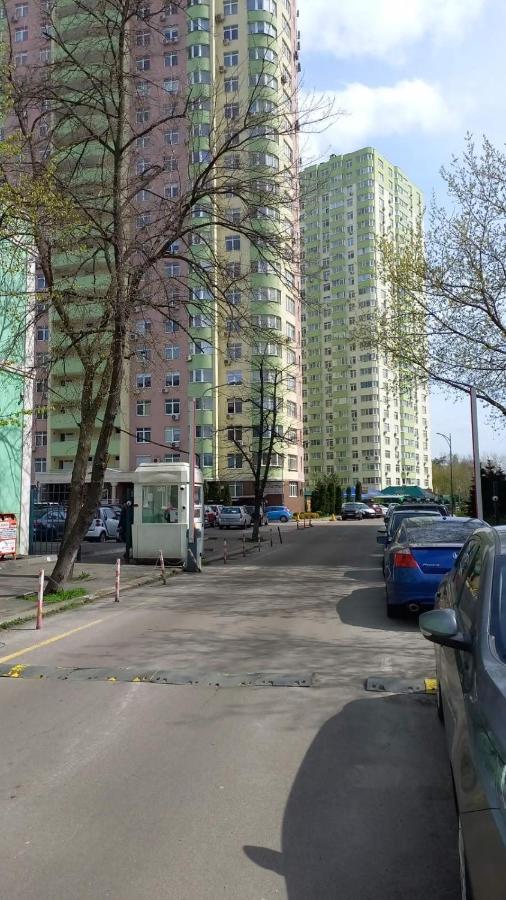 Appartamento 1 Поверх Ж К Паркові Озера Метро Дарниця Kiev Esterno foto